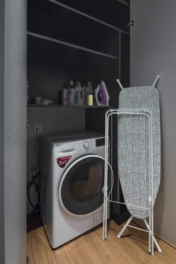Happy Inn Gold Studio, Self Check-In, Parking In The Underground Garage Аеропорт Вільнюс Екстер'єр фото